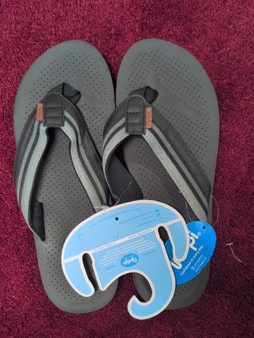 NWT Floopi Black Flip Flops